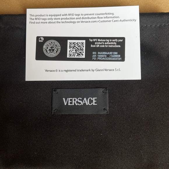 NWT VERSACE LA MEDUSA LOGO BLACK LEATHER STUDDED BAG CHARM KEY CHAIN - Picture 14 of 14